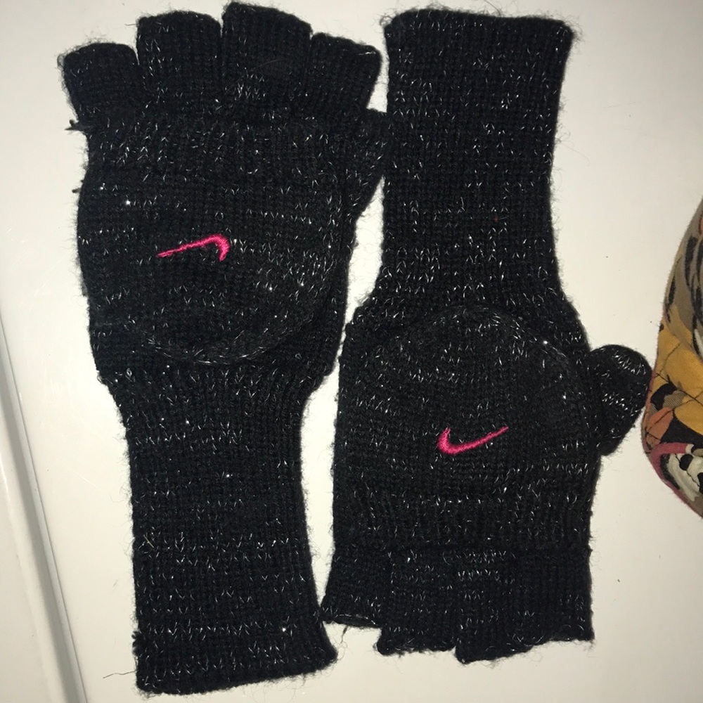 Nike gloves/mittens